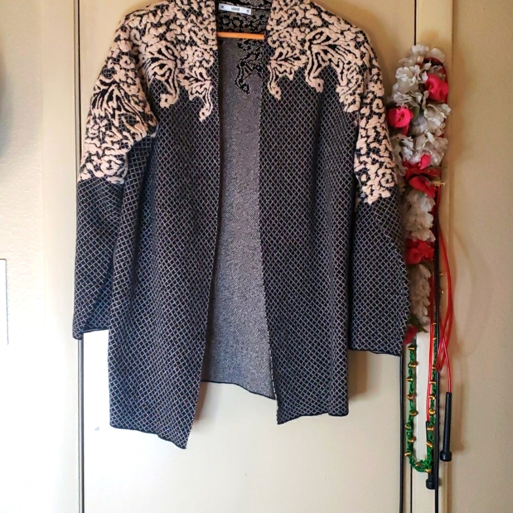 Sioni Large Women Black and cream Sweater.